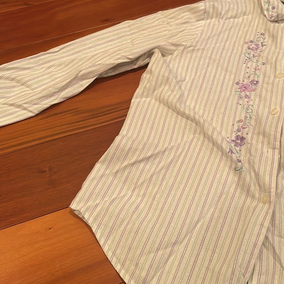 NAPA VALLEY PETITES EMBROIDERED BLOUSE - Picture 3 of 10